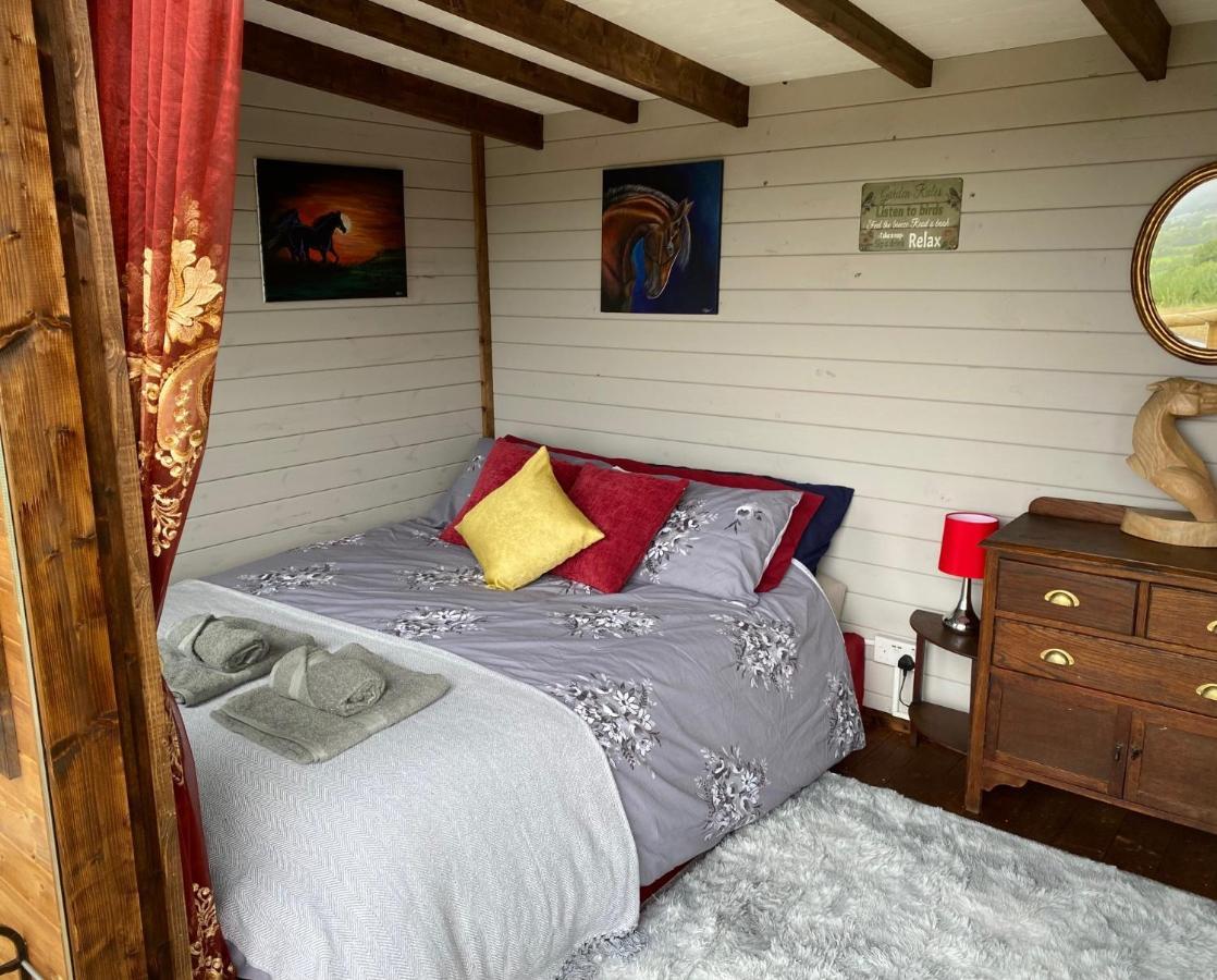 Cherry Tree Glamping Lodge เวลลิงตัน ภายนอก รูปภาพ