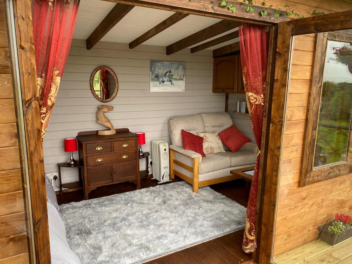 Cherry Tree Glamping Lodge เวลลิงตัน ภายนอก รูปภาพ