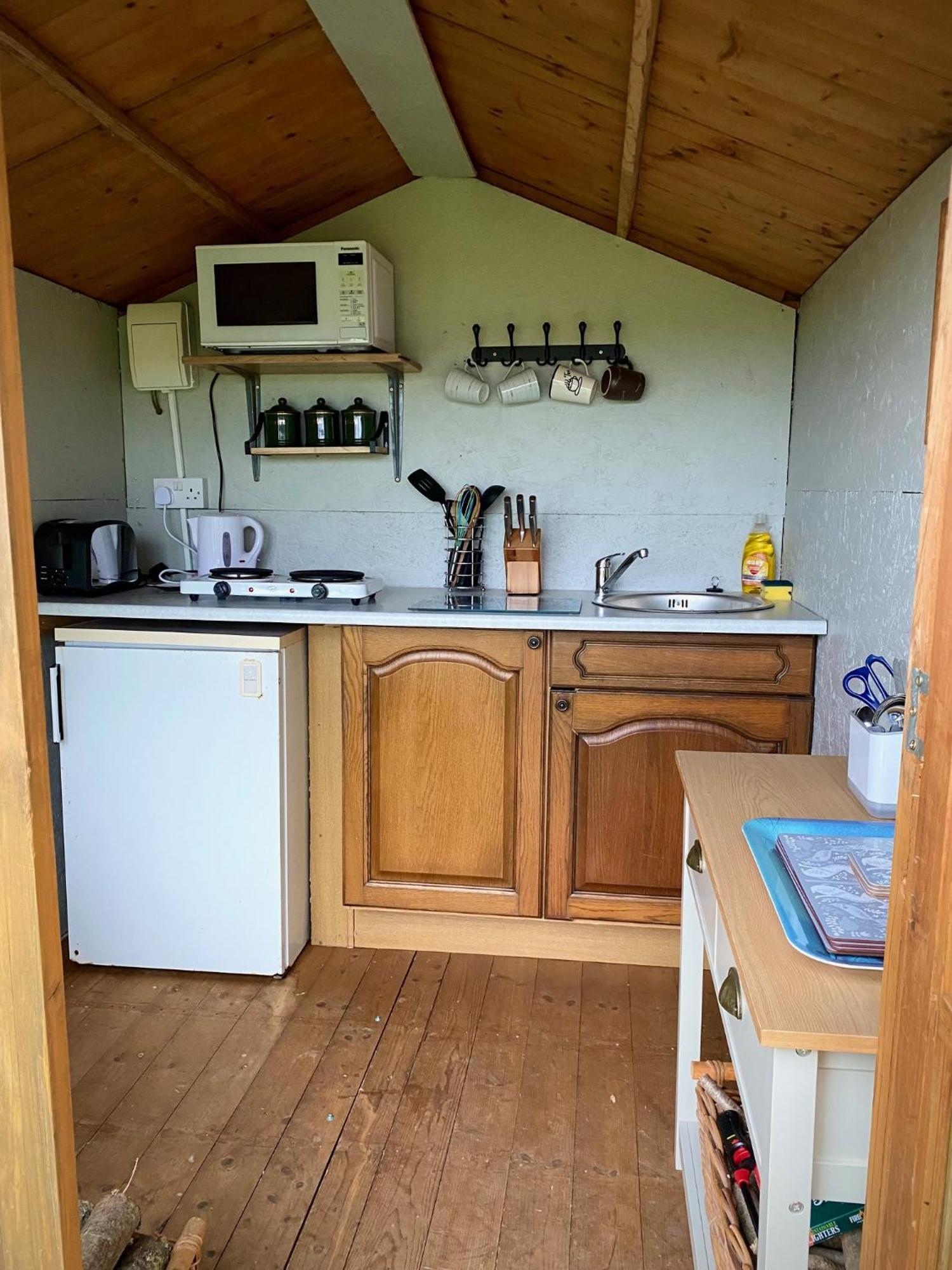 Cherry Tree Glamping Lodge เวลลิงตัน ภายนอก รูปภาพ